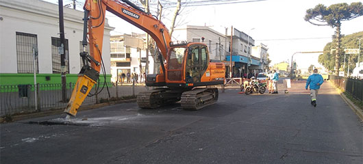 Reconstrucción en Av. San Martín e/ 9 de Julio y el PBN