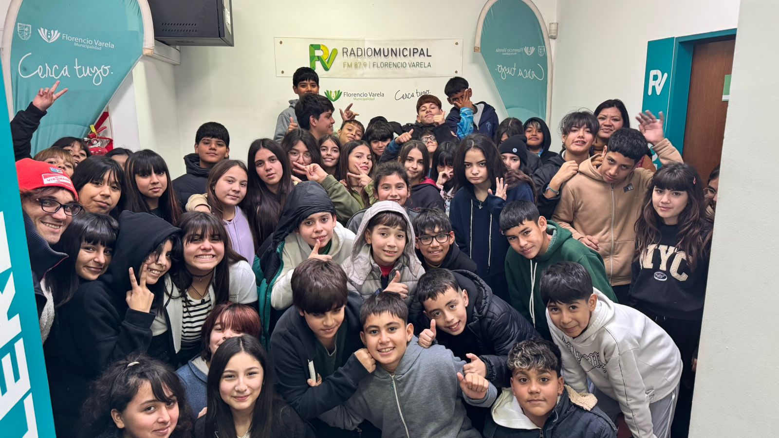 La Escuela Secundaria N°24 visitó los estudios de la radio